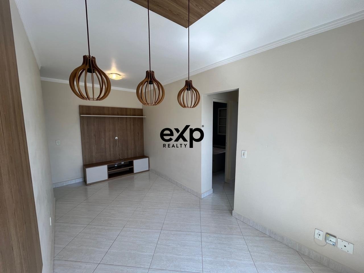 Apartamento com 02 quartos à venda no Edifício Sapezeiro em Valinhos/SP