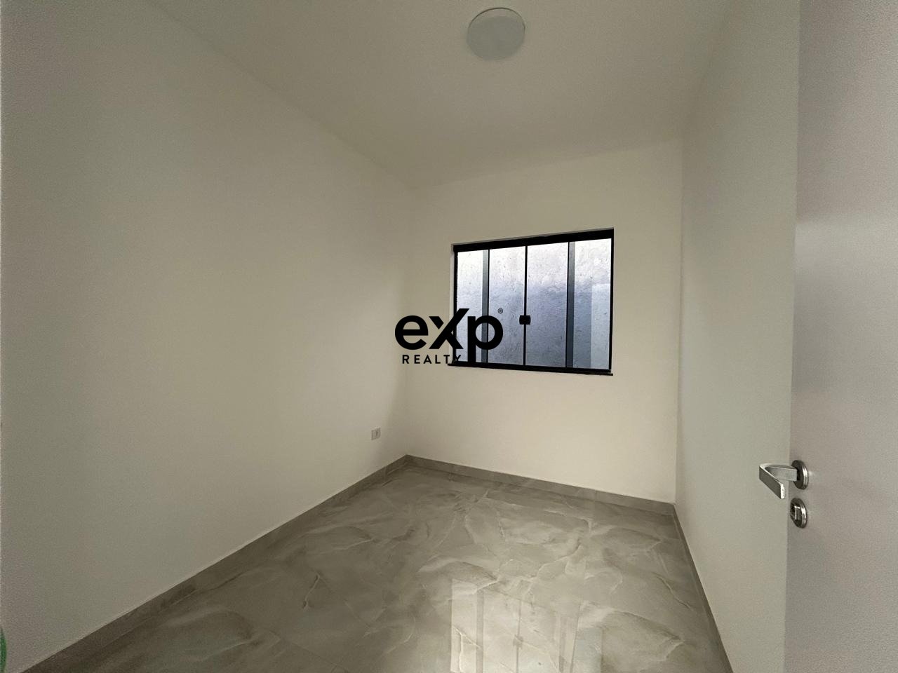 Casa moderna, com projeto arquitetônico contemporâneo - Segurança, Conforto e Estilo