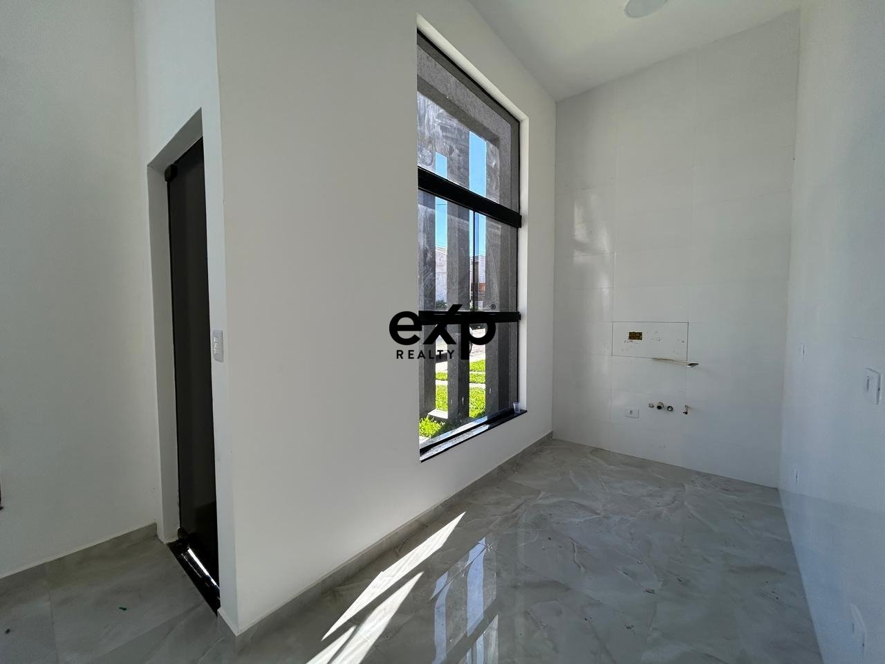 Casa moderna, com projeto arquitetônico contemporâneo - Segurança, Conforto e Estilo