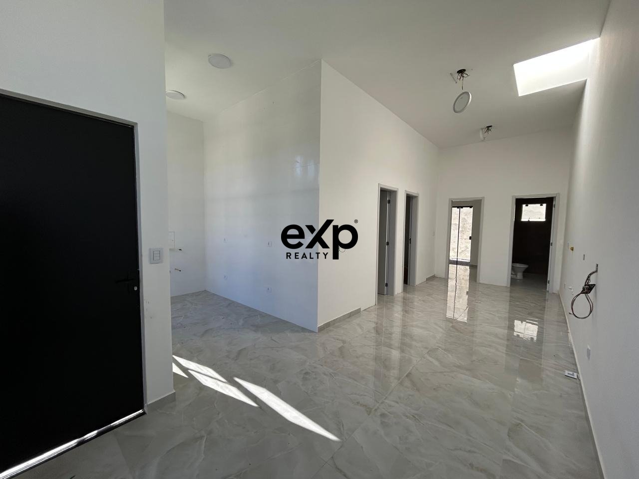 Casa moderna, com projeto arquitetônico contemporâneo - Segurança, Conforto e Estilo