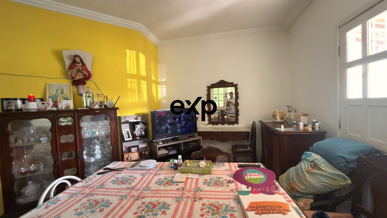 Casa à venda em Valença, Rua Guilherme Paternostro 65 Centro Valença 45400-000, 190 m²