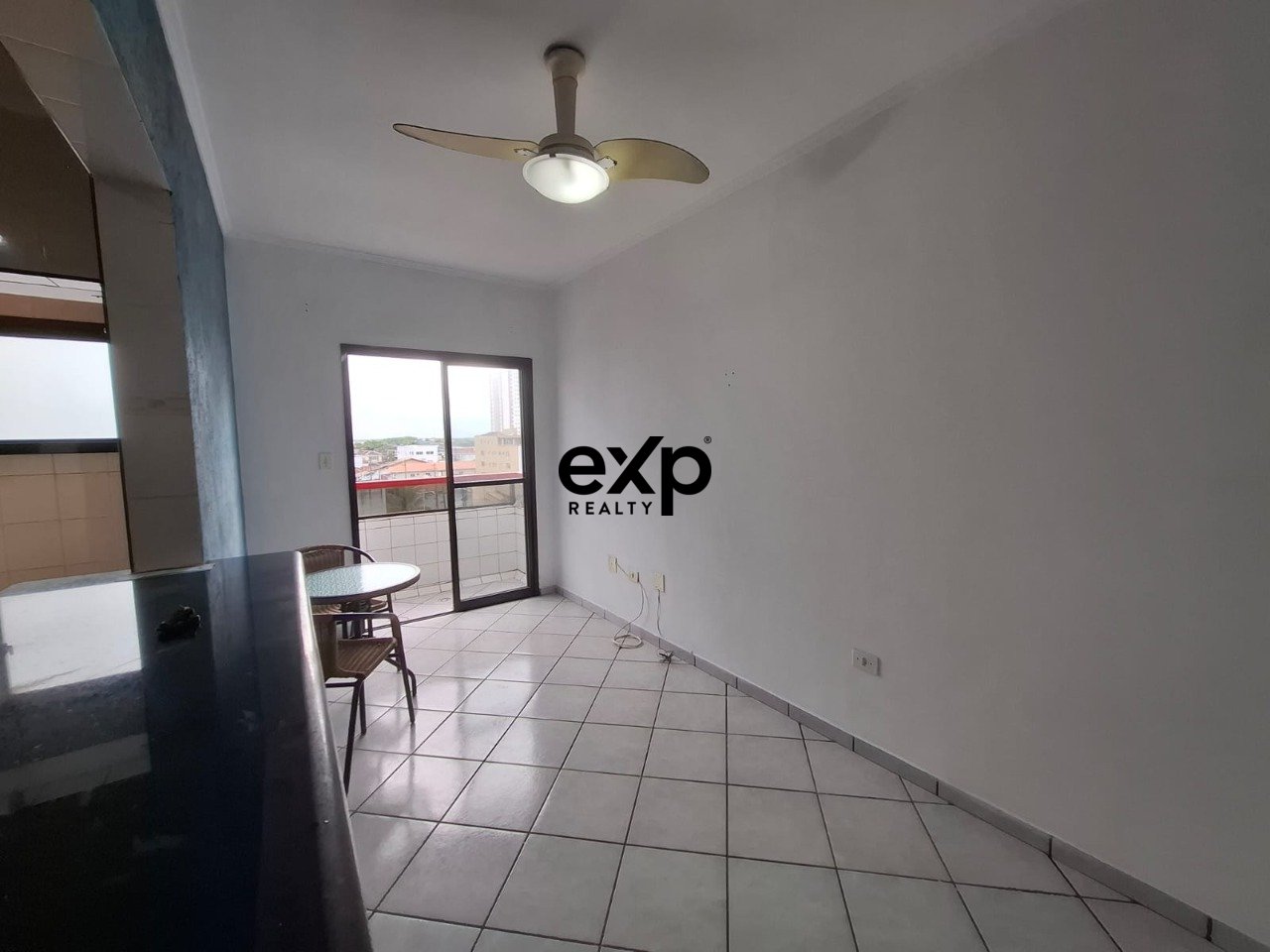 Vista livre com 1 dormitório e sacada