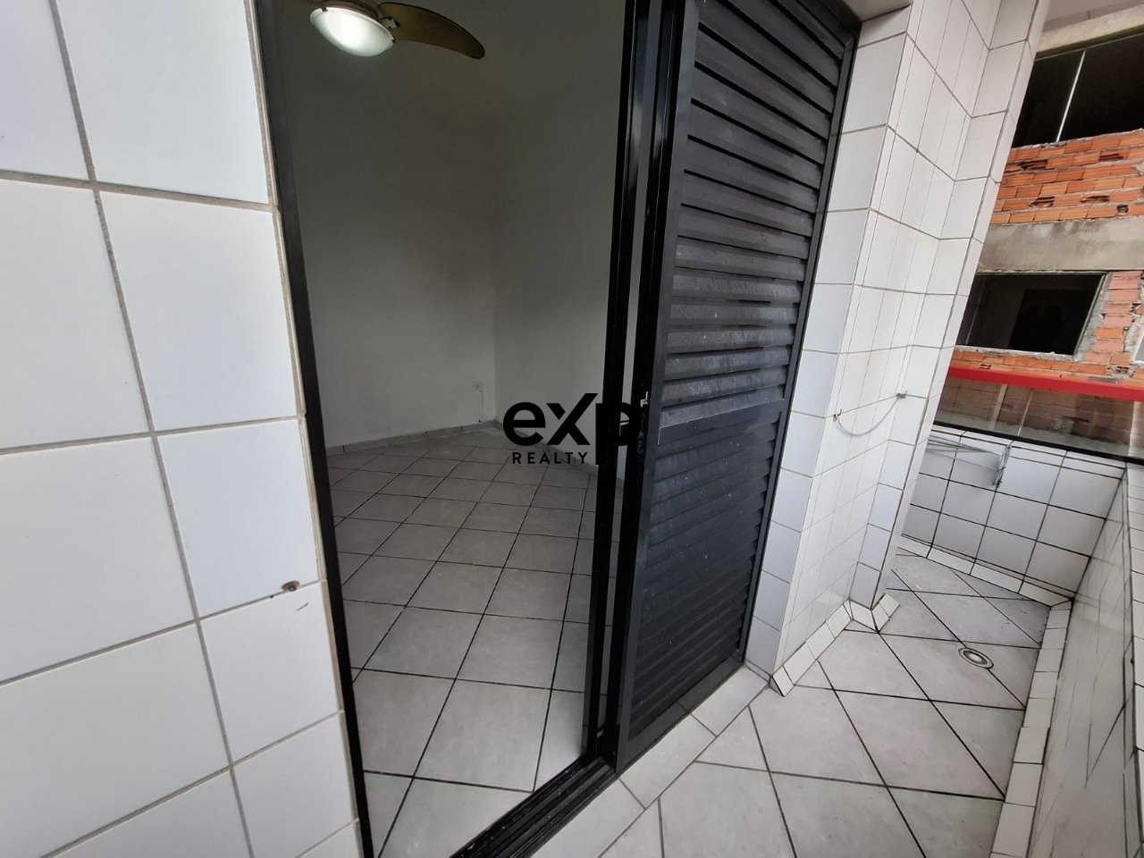 Vista livre com 1 dormitório e sacada