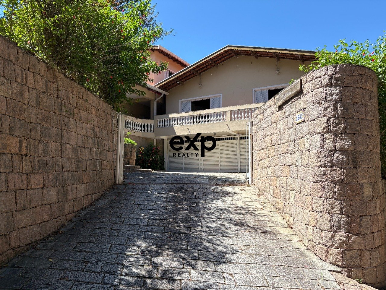Estate with 600 m2 in Joaquim Egídio with 9 bedrooms, 5 of which are suites, on 12,000 m2 2