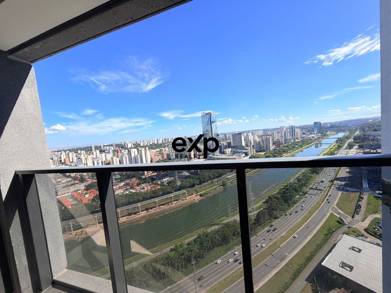 Apartamento à venda em São Paulo, Marginal do Rio Pinheiros 14500 Brooklin São Paulo 05703-010, 186 m²