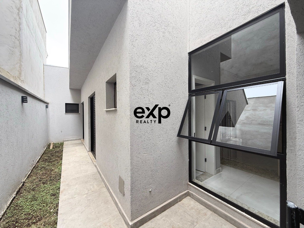 Single-Story House for Sale in Campo das Antas in Poços de Caldas, MG with 150m², 3 Bedrooms including 1 Suite. 4