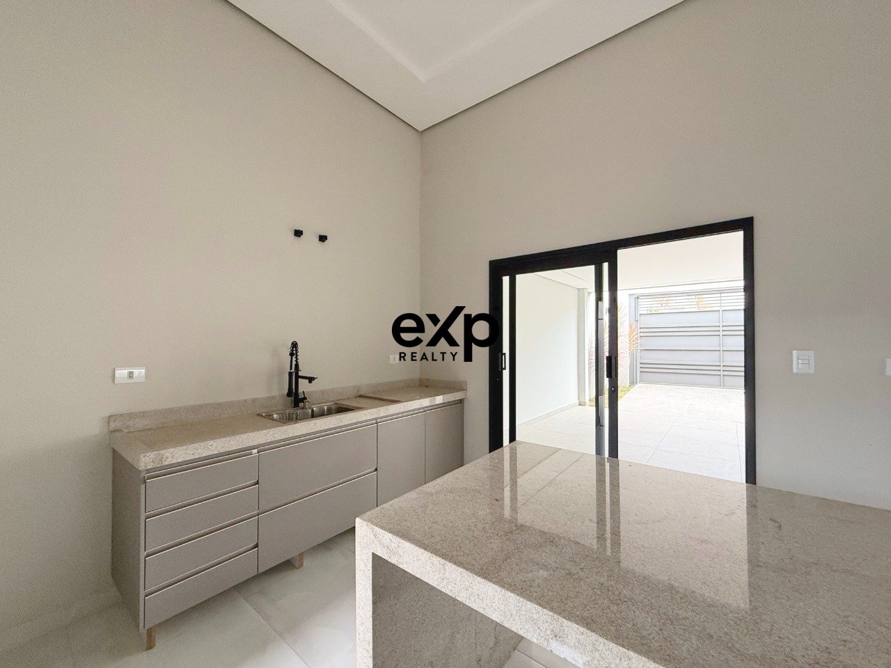Single-Story House for Sale in Campo das Antas in Poços de Caldas, MG with 150m², 3 Bedrooms including 1 Suite. 2