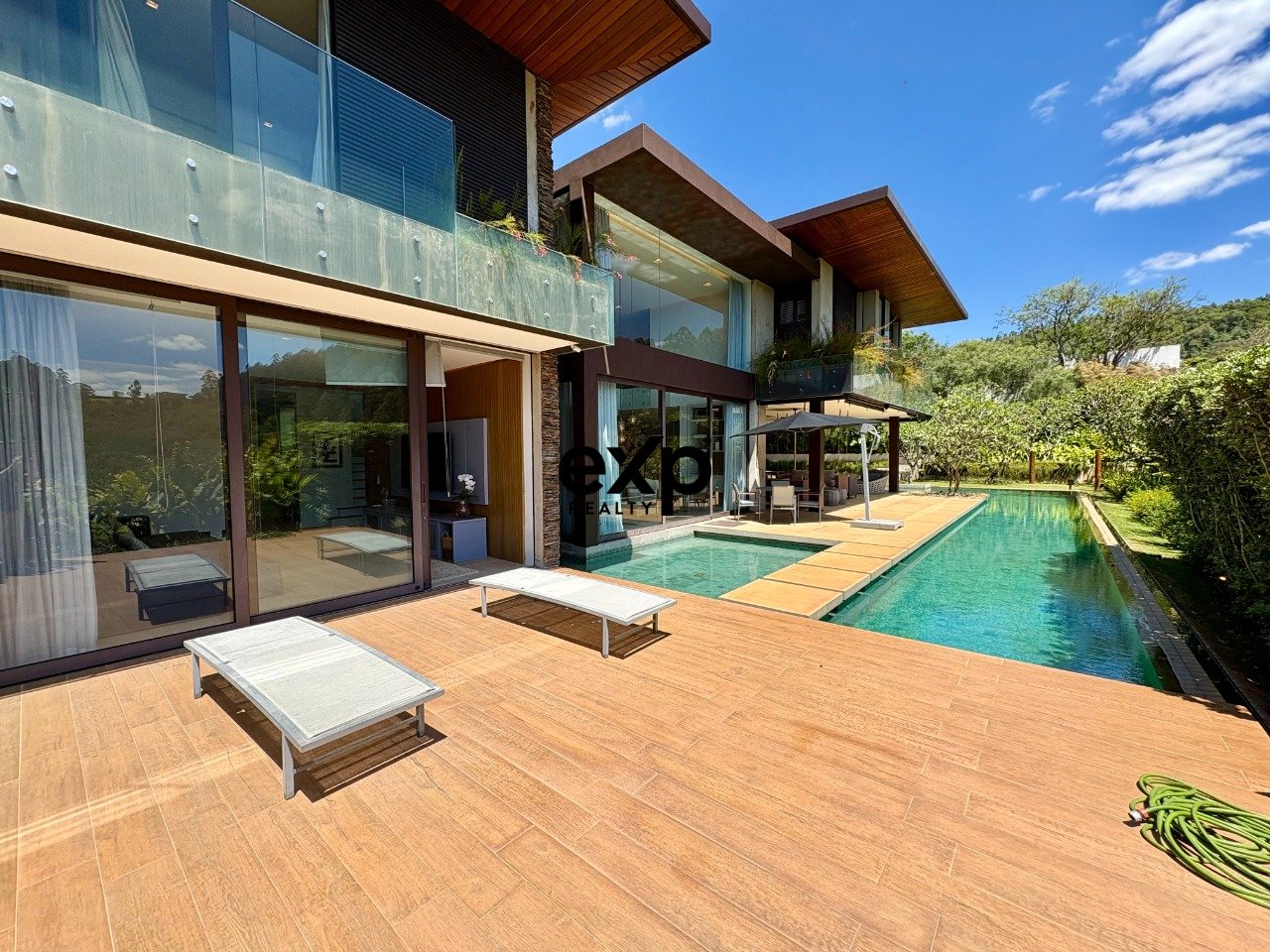 Ampla casa com 4 suítes em 750 m2, no Loteamento Fazenda Dona Carolina, Itatiba-SP