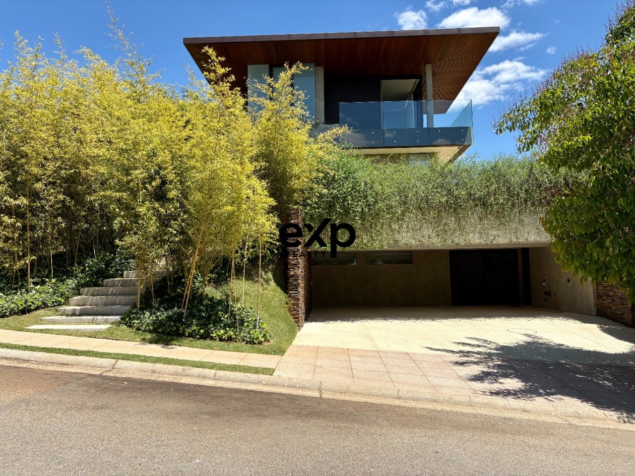 Ampla casa com 4 suítes em 750 m2, no Loteamento Fazenda Dona Carolina, Itatiba-SP