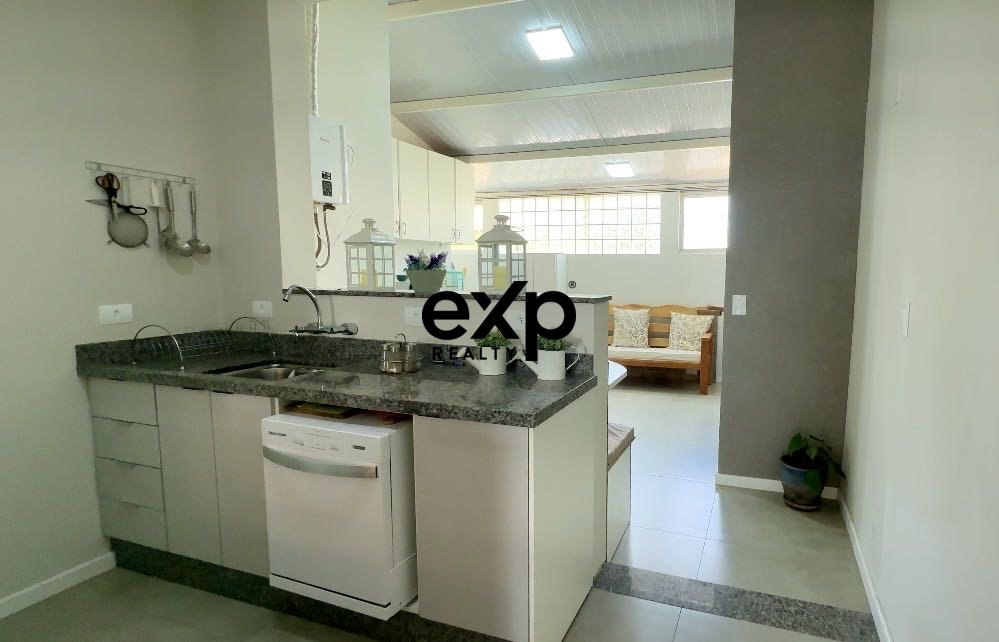 Sobrado TRIPLEX com SUITE no TÉRREO no bairro Xaxim