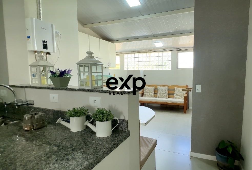 Sobrado TRIPLEX com SUITE no TÉRREO no bairro Xaxim