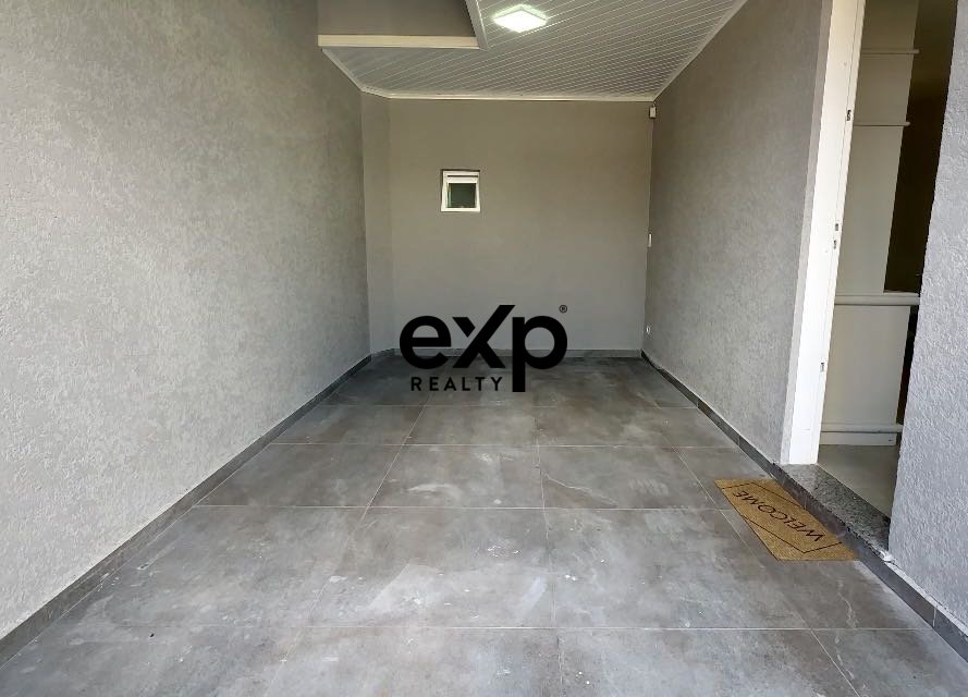 Sobrado TRIPLEX com SUITE no TÉRREO no bairro Xaxim