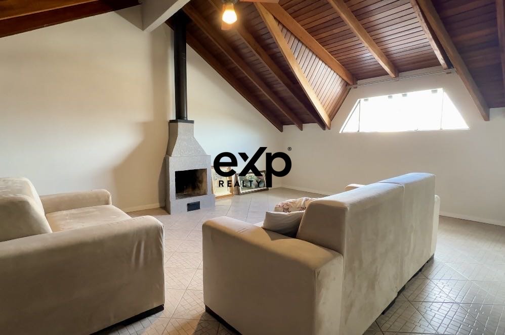 Sobrado TRIPLEX com SUITE no TÉRREO no bairro Xaxim