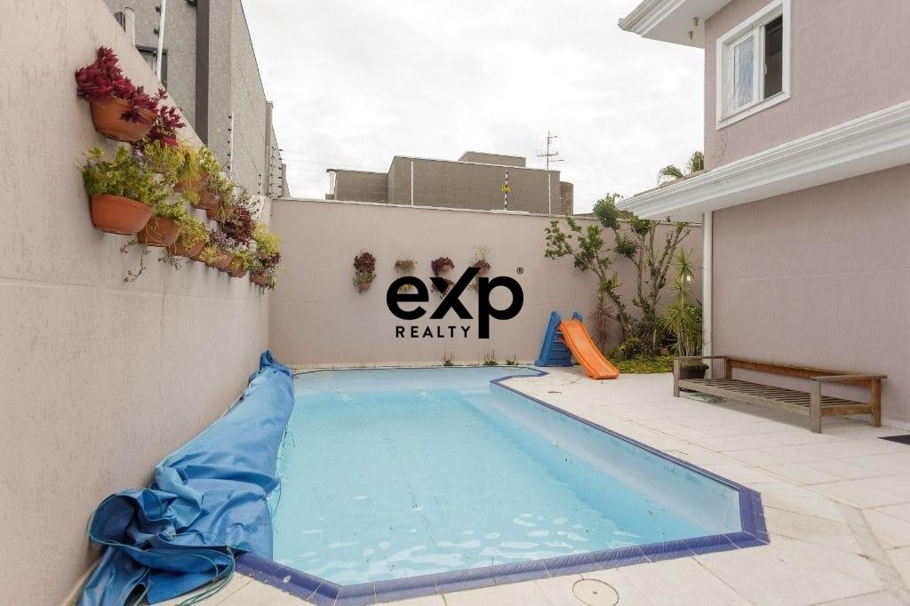 SOBRADO COM PISCINAPRIVATIVA E ÁREA GOURMET COMPLETA