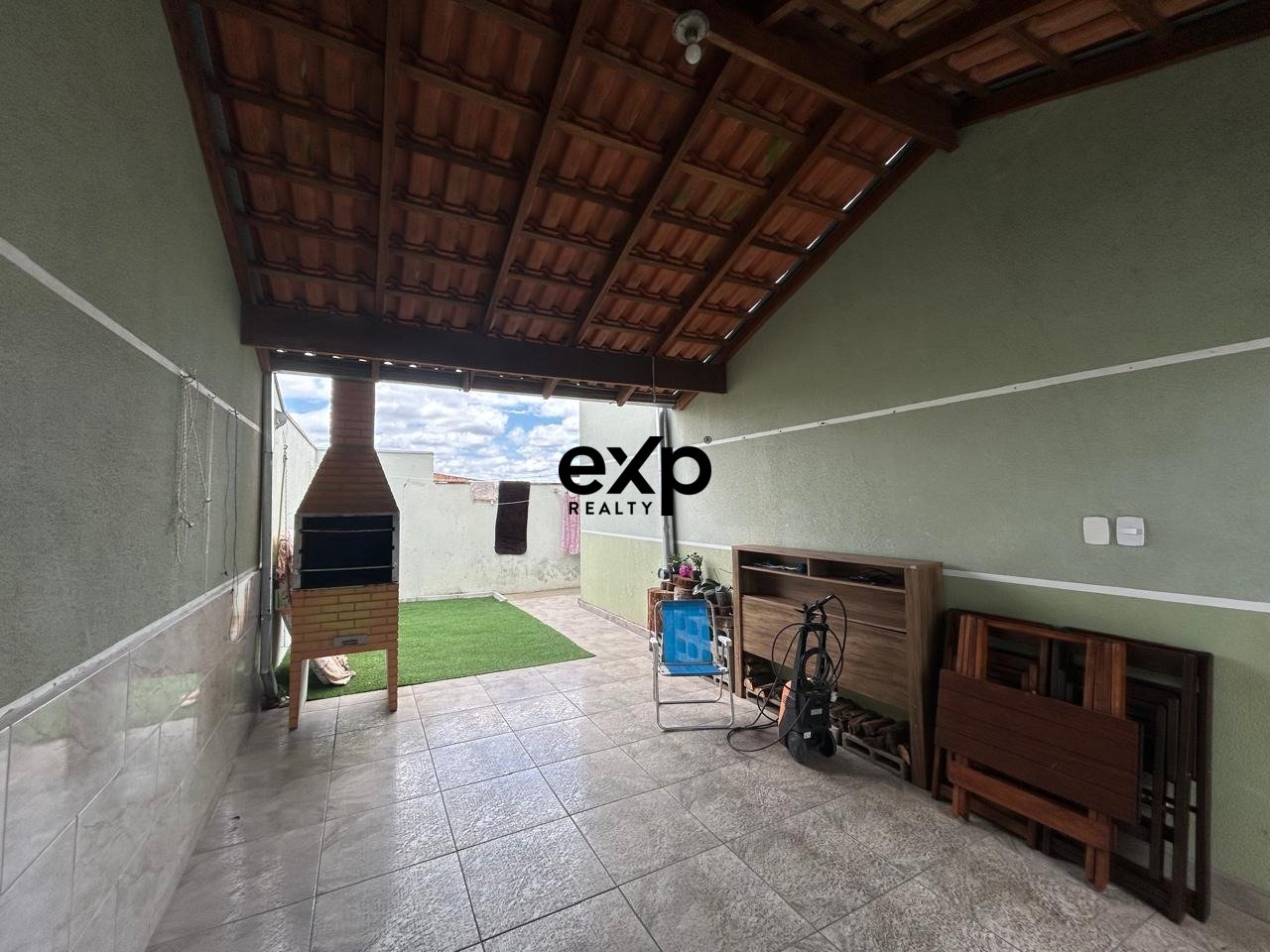 À VENDA - Belíssimo Sobrado em Região Alta e Muito Valorizada de Campo Largo
