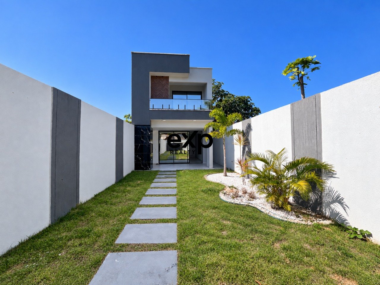 CASA DUPLEX DE ALTO PADRÃO NO EUSÉBIO | 4 SUÍTES | 258m² DE TERRENO