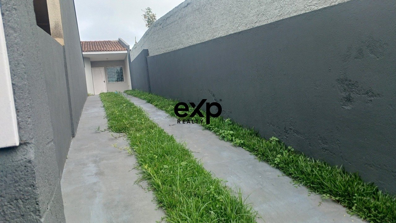 Casa de Frente para Rua com 2 Quartos no Bairro Iguaçu