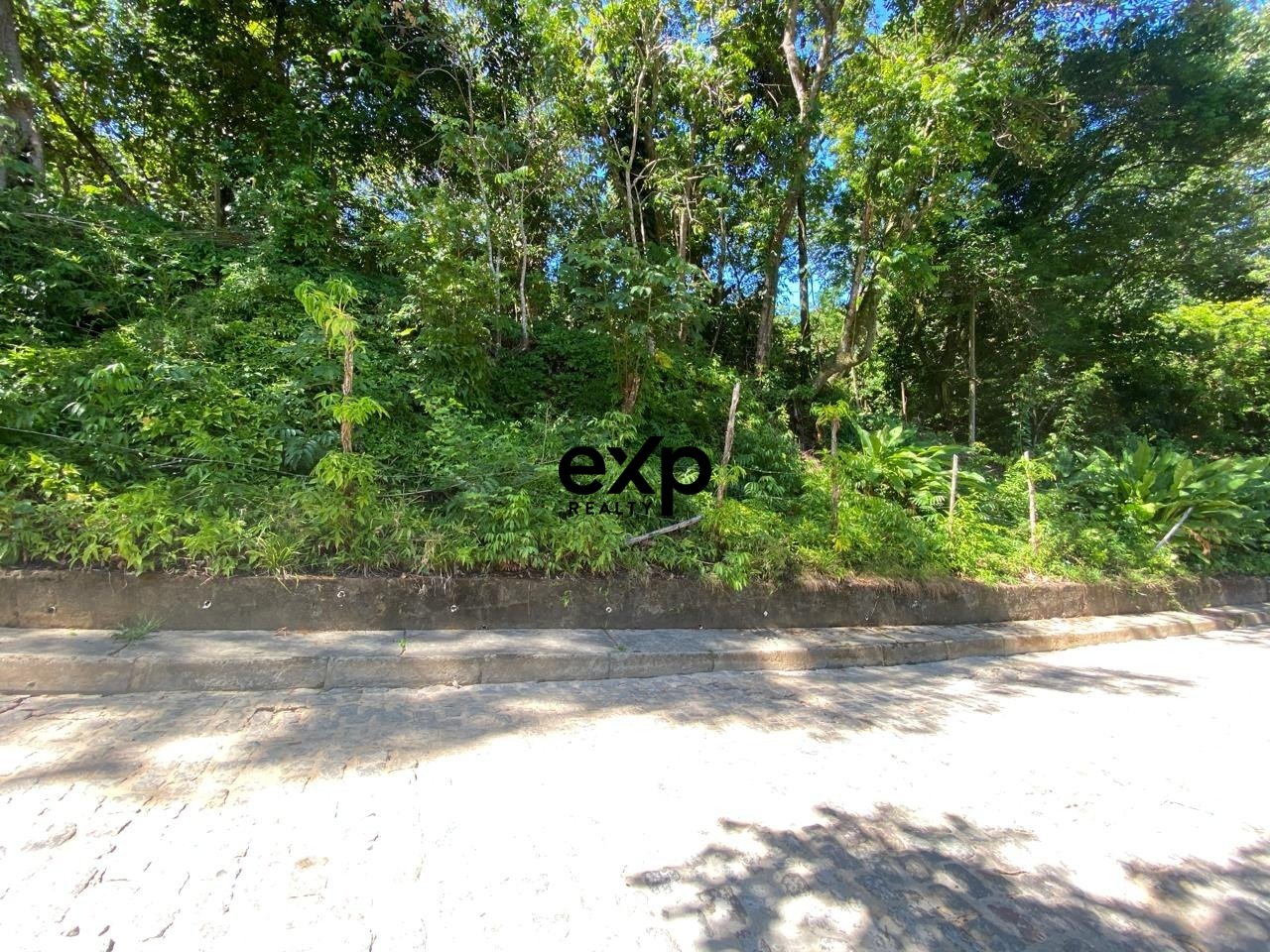 Vende-se terreno com localização privilegiada em Morro de São Paulo