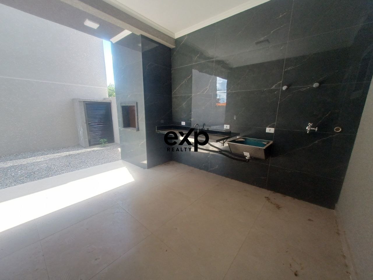 Seu Novo Sobrado no Bairro Iguaçu - Alto Padrão e Excelente Localização