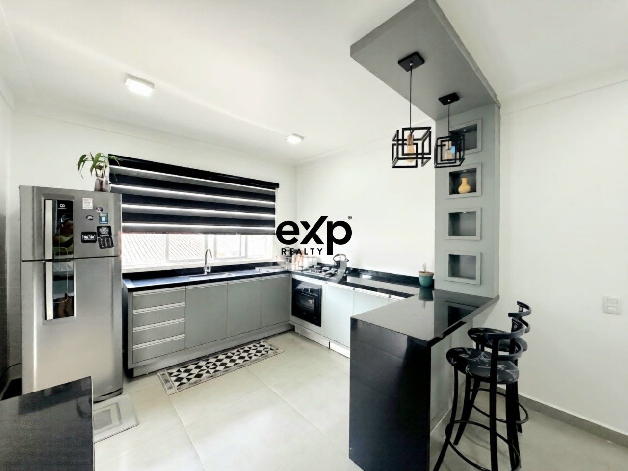 VENDA CASA MODERNA EM ARAUCÁRIA COM EDÍCULA
