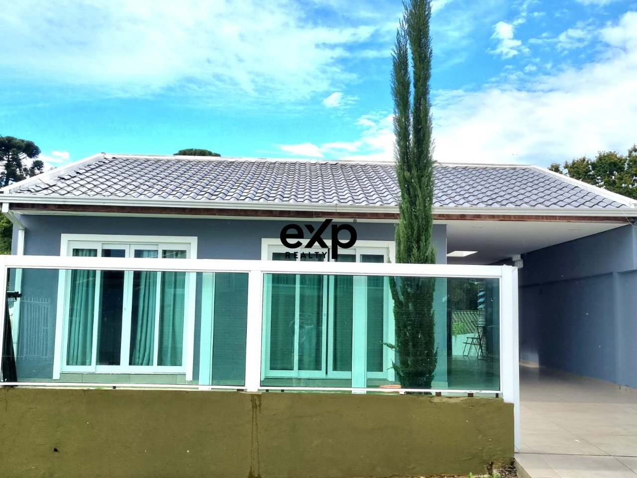 VENDA CASA MODERNA EM ARAUCÁRIA COM EDÍCULA