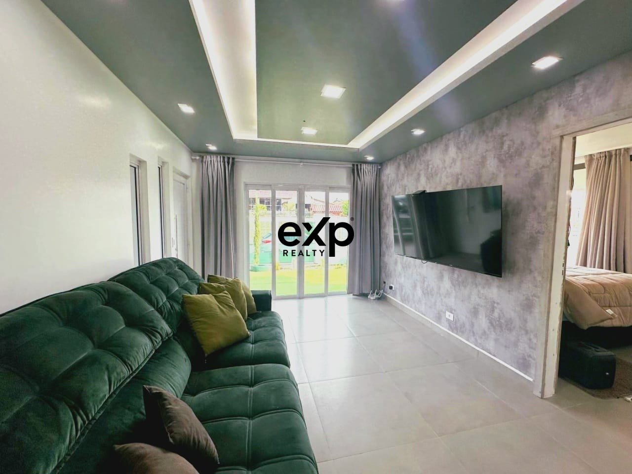 VENDA CASA MODERNA EM ARAUCÁRIA COM EDÍCULA