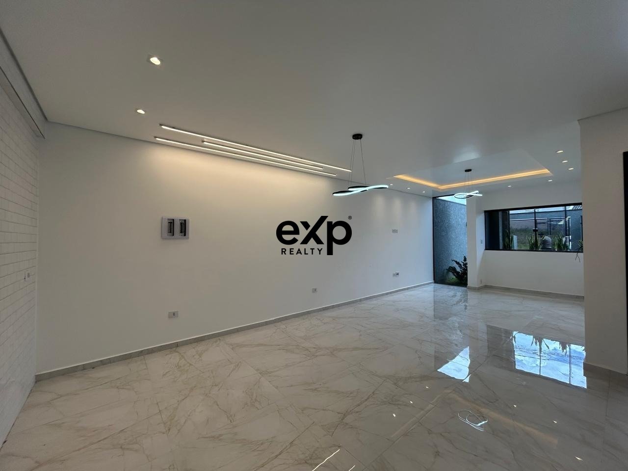 BELÍSSIMO TRIPLEX DE ALTO PADRÃO EM REGIÃO DE FORTE CRESCIMENTO