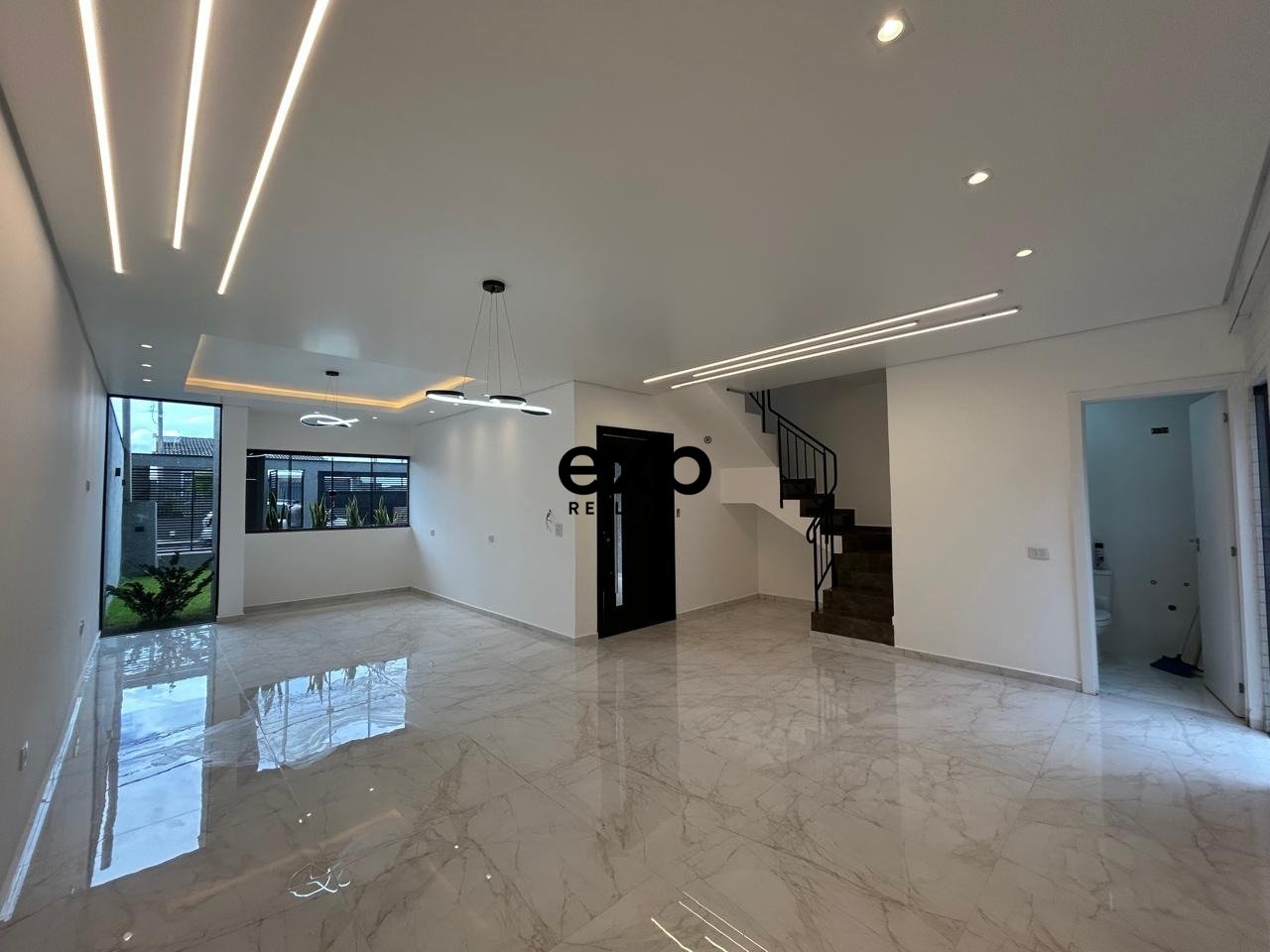 BELÍSSIMO TRIPLEX DE ALTO PADRÃO EM REGIÃO DE FORTE CRESCIMENTO