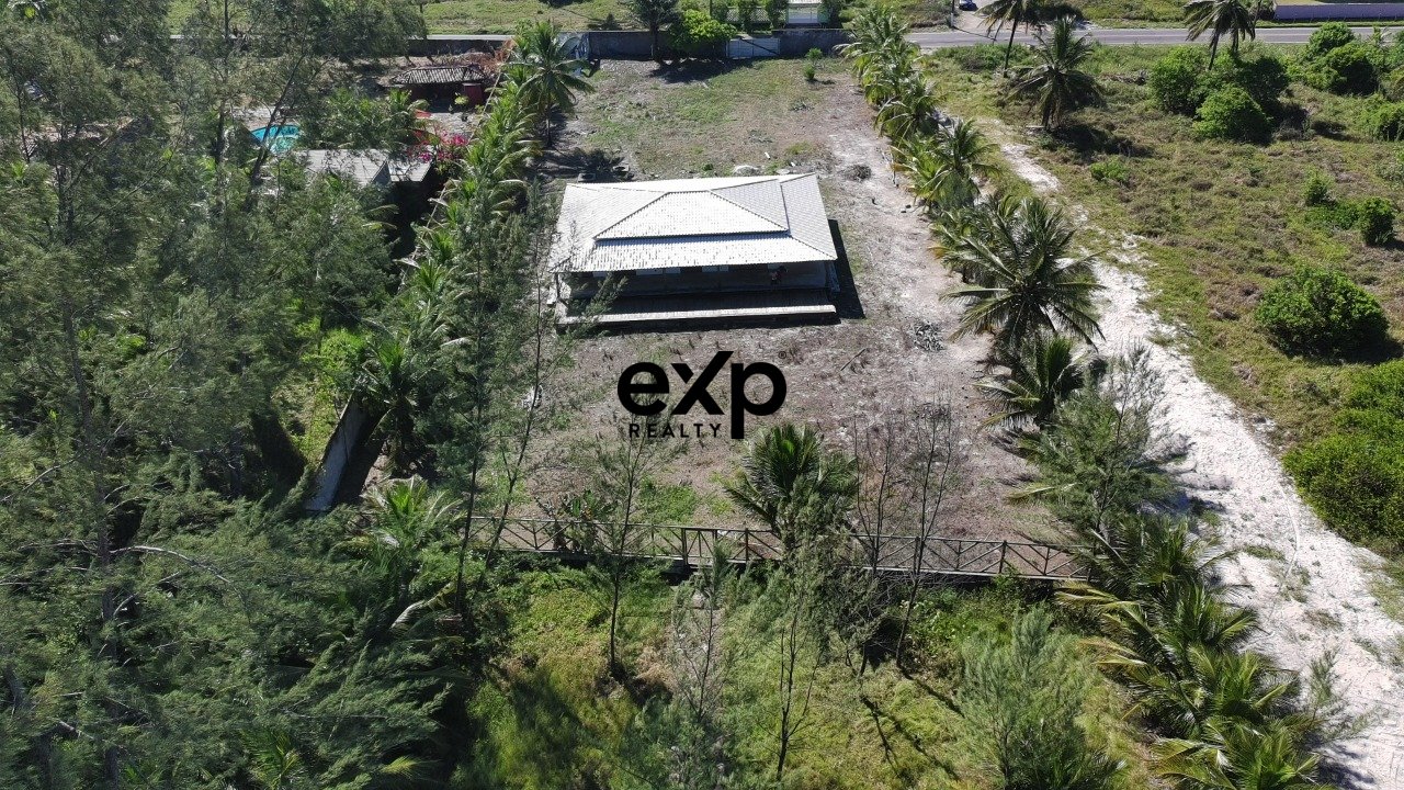 Casa à venda Praia de Guaibim - Valença BA- 3.600m² de Terreno - Financiável - Frente mar