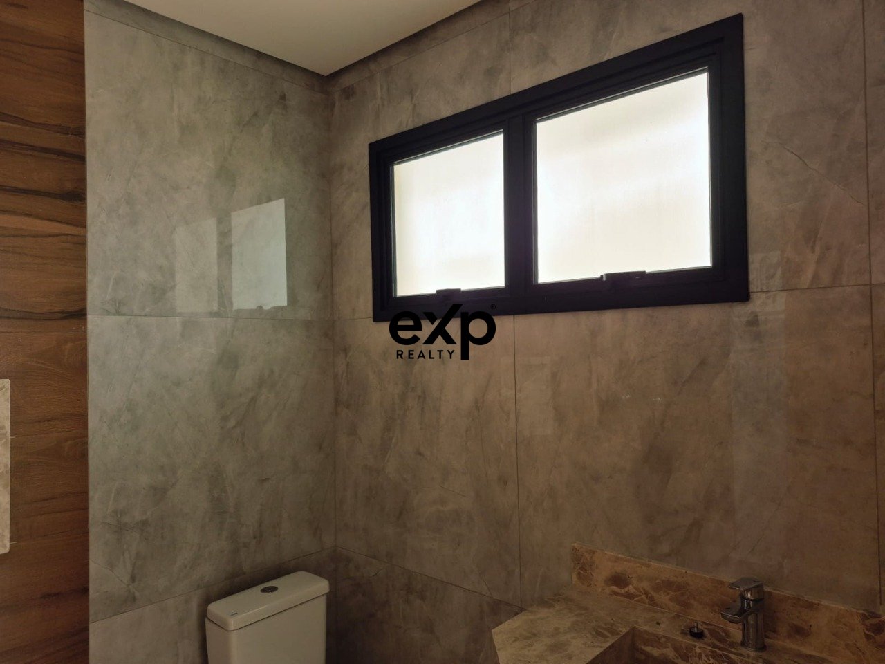 Casa nova à venda com 03 suites no condomínio Vila do Sol