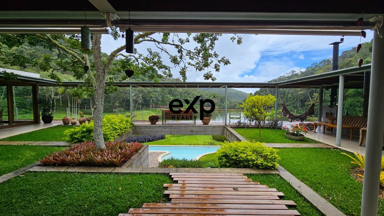 Arquitetura para as Pessoas: Refúgio Contemporâneo no Coração do Brejal, Petrópolis por R$ 10.000.000,00