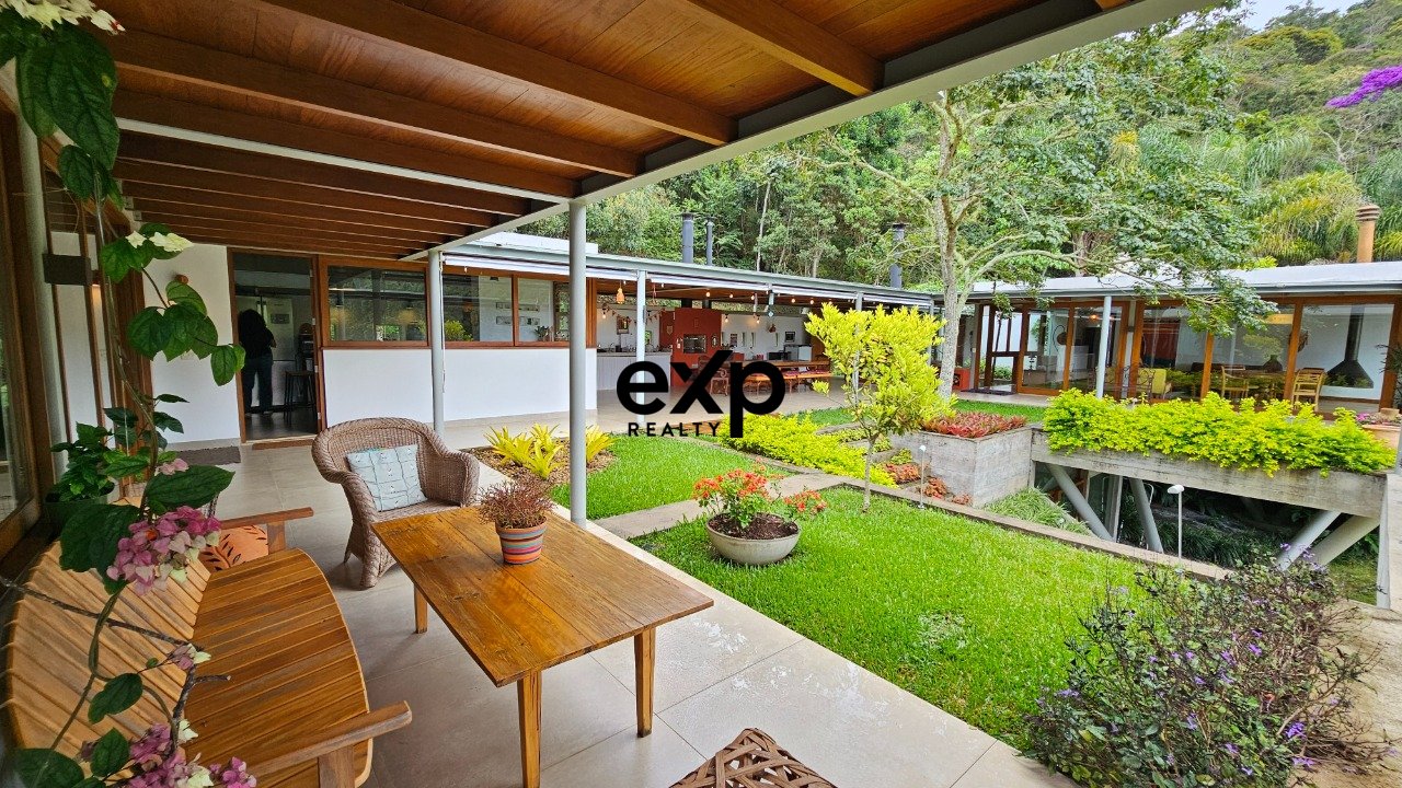 Arquitetura para as Pessoas: Refúgio Contemporâneo no Coração do Brejal, Petrópolis por R$ 10.000.000,00
