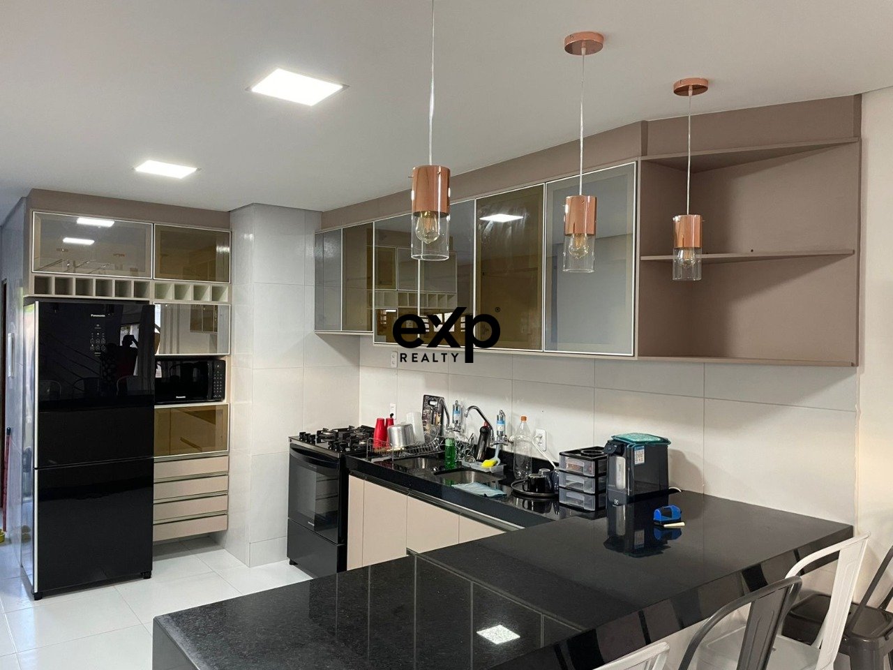 Exclusiva Propriedade Dupla no Prainha Village: Residência de 350m² + Lote Adicional de Expansão | Aquiraz | CE-SOMENTE Á VISTA