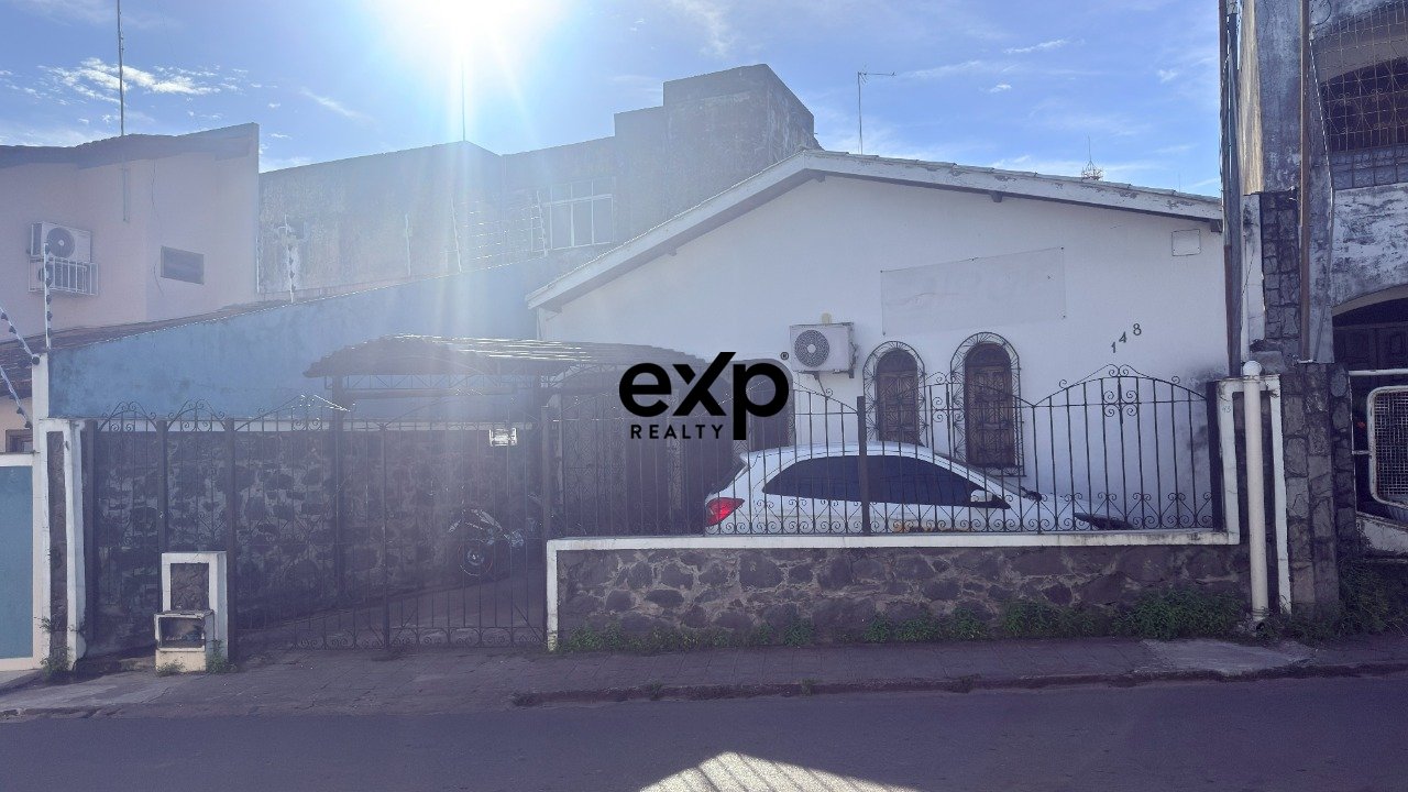 Casa à venda em Valença BA - Próximo ao Calçadão ponto comercial