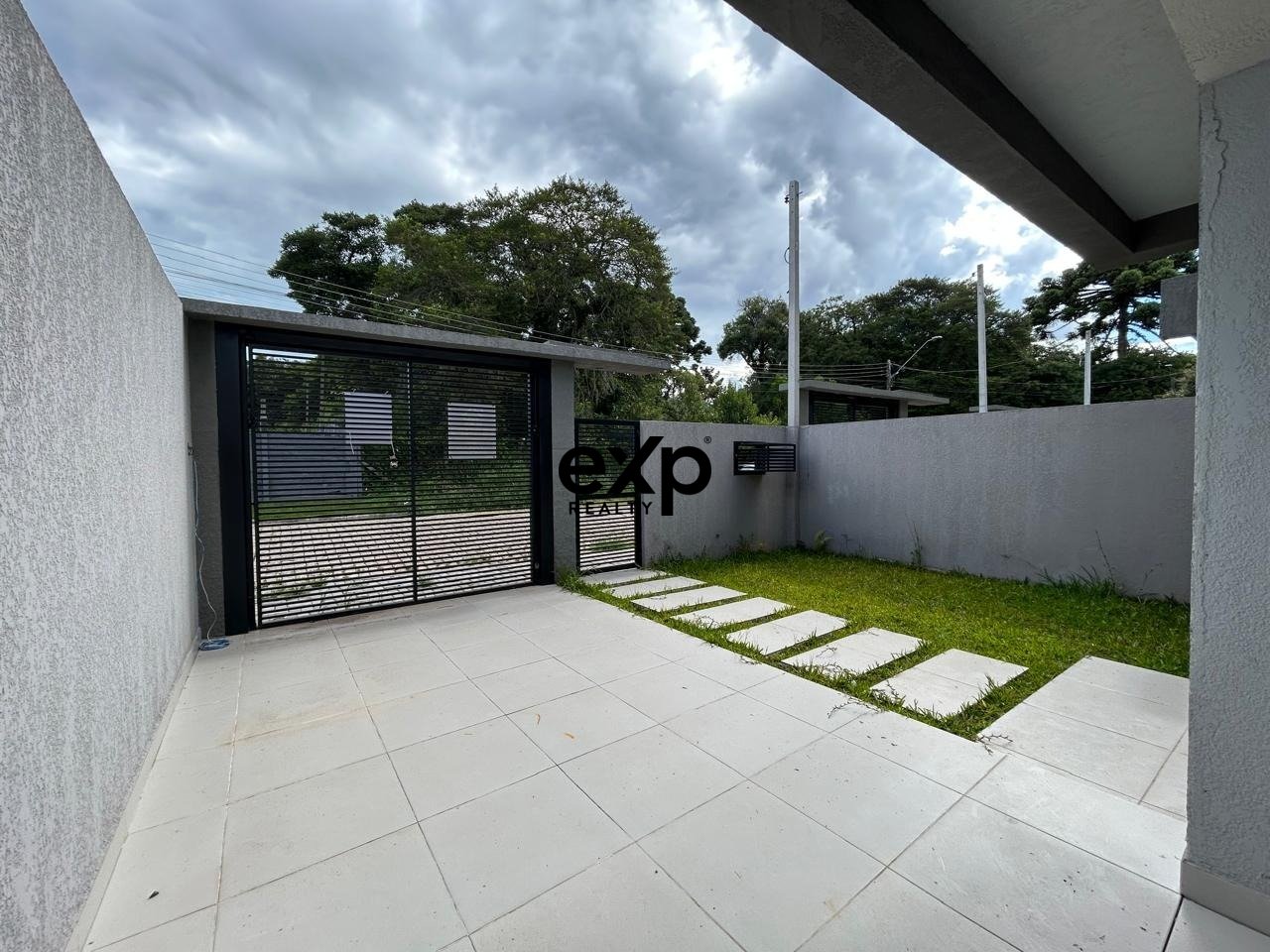 Sobrado Exclusivo em Região Verde e Tranquila no Itaqui