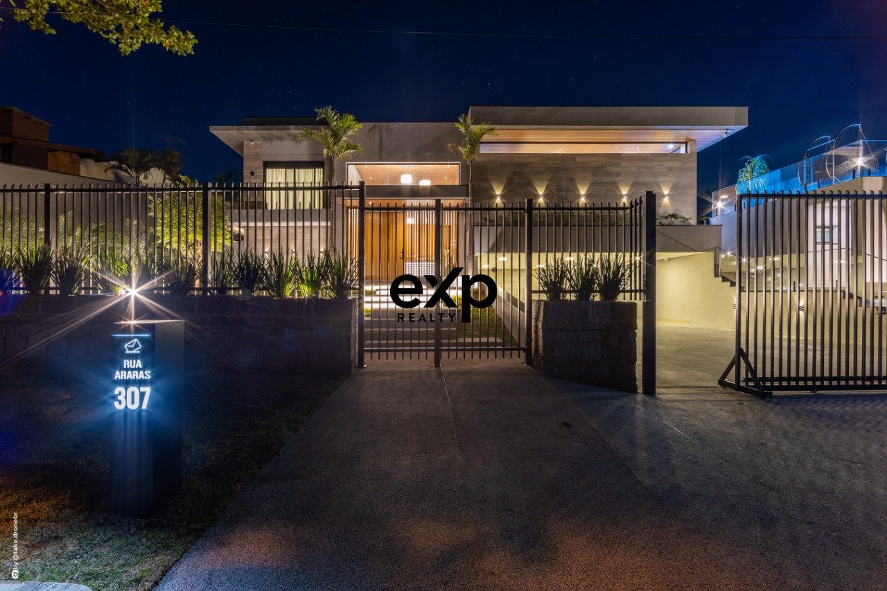 Casa de Condomínio com 4 Quartos e 8 banheiros à Venda, 700 m² por R$ 9.900.000