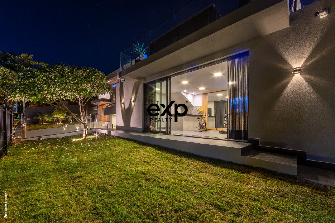 Casa de Condomínio com 4 Quartos e 8 banheiros à Venda, 700 m² por R$ 9.900.000