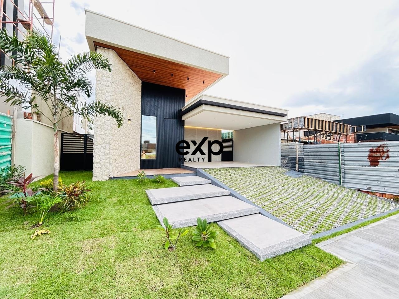 Linda casa em condomínio no Eusébio