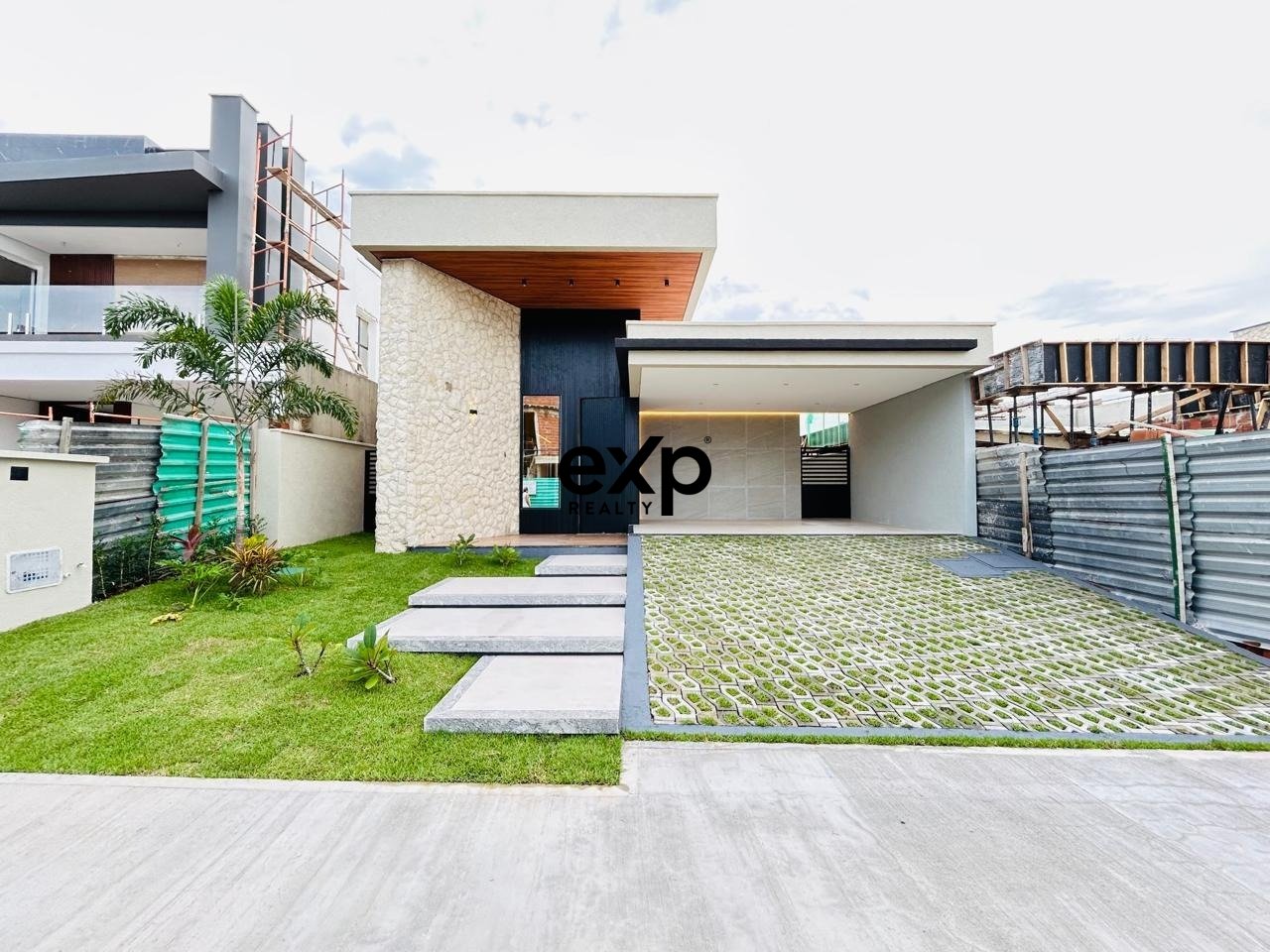Linda casa em condomínio no Eusébio