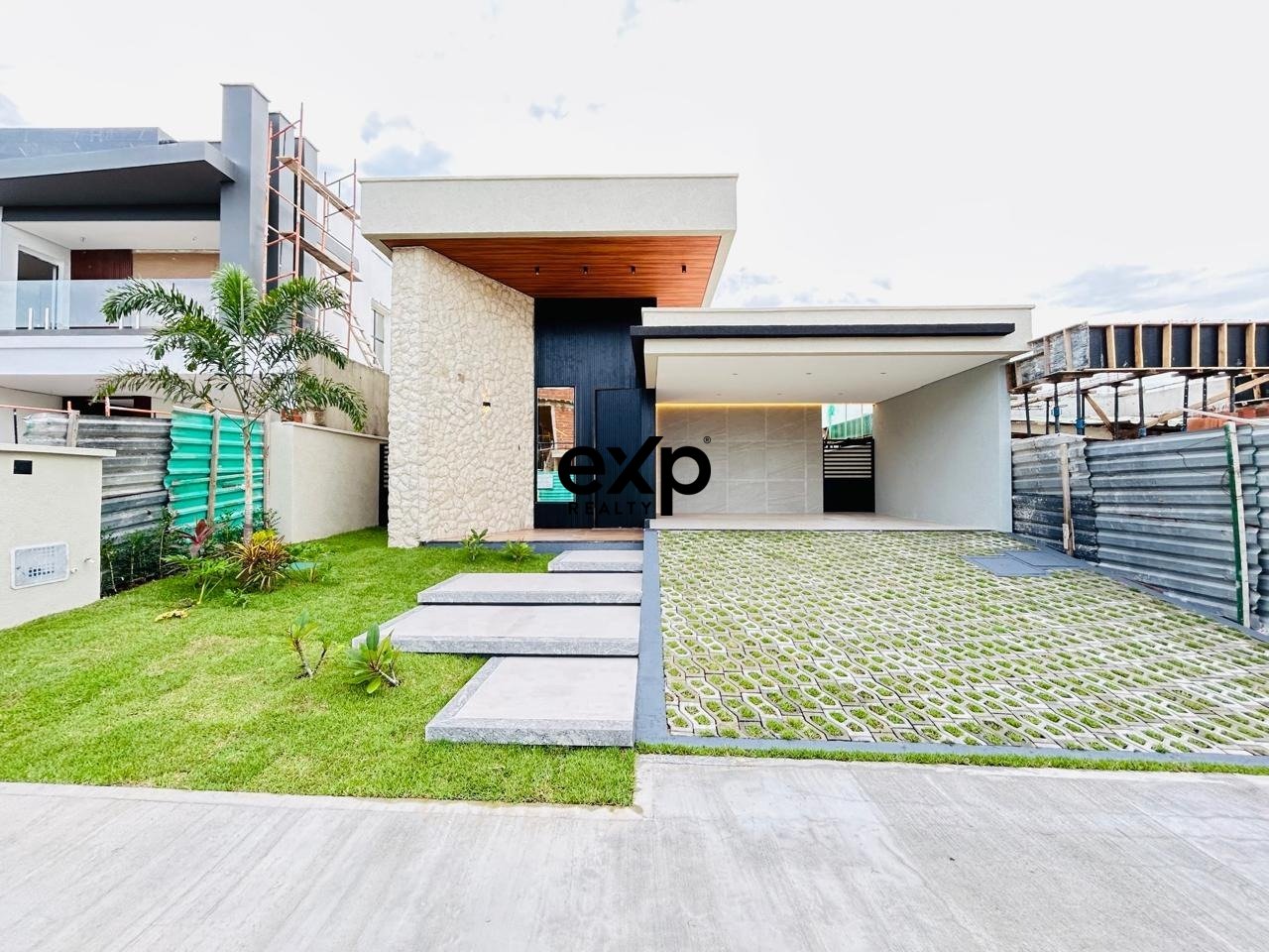 Linda casa em condomínio no Eusébio