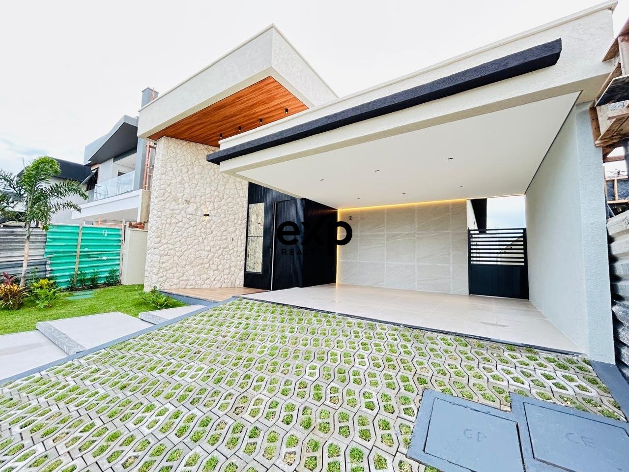 Linda casa em condomínio no Eusébio