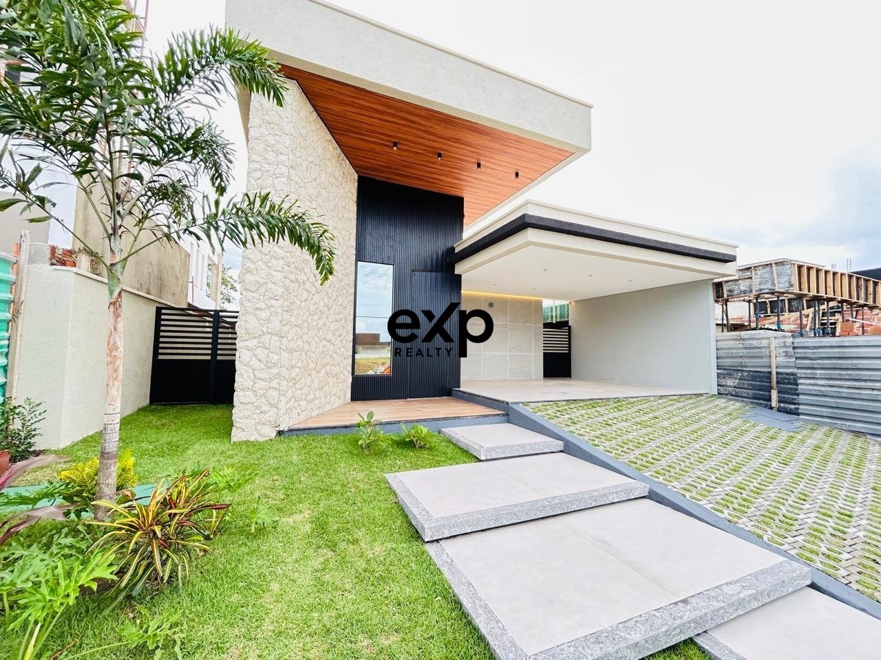Linda casa em condomínio no Eusébio