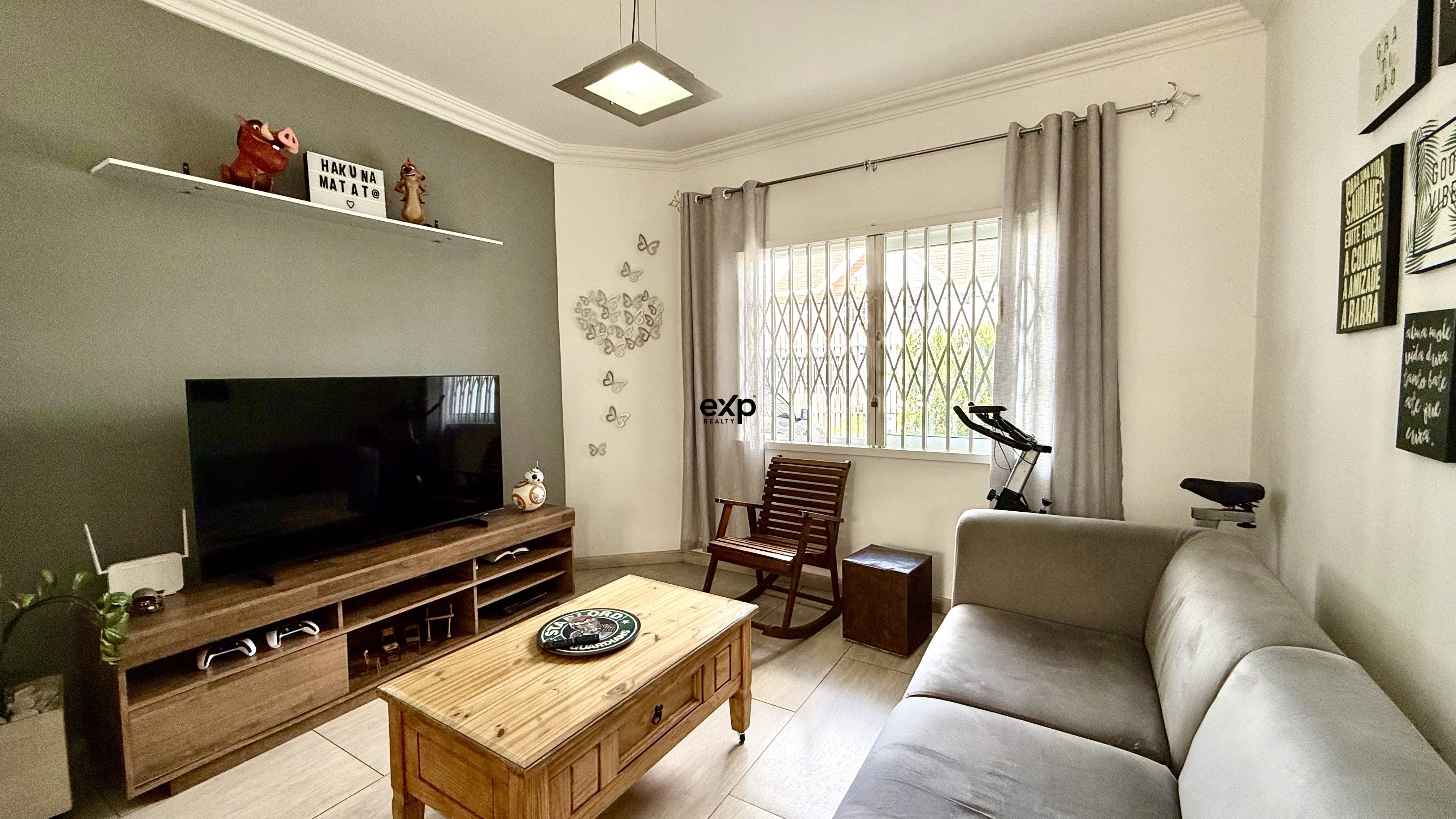 Sobrado à venda em Curitiba, Rua Isac de Oliveira 274 Uberaba Curitiba 81570-090, 160 m²