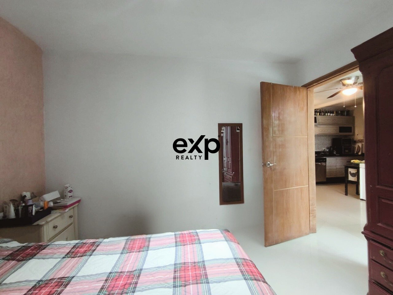 Casa à venda em Curitiba, Rua Francisco Zanicotti Sobrinho 175 Santa Candida Curitiba 82640-220, 525 m²