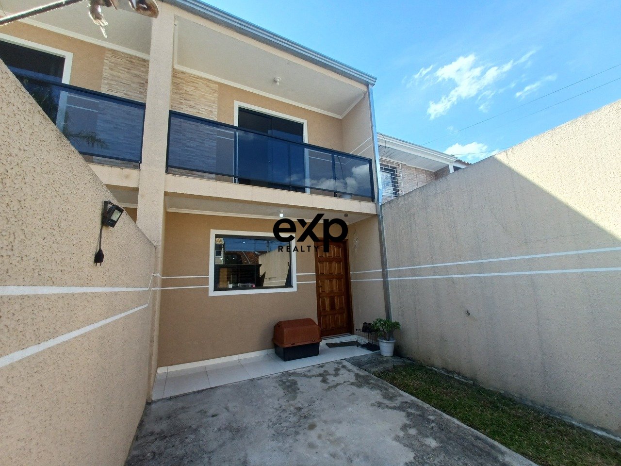 Sobrado à venda em Curitiba, Sanito Moser 306 Cidade Industrial Curitiba 81460-367, 76 m²
