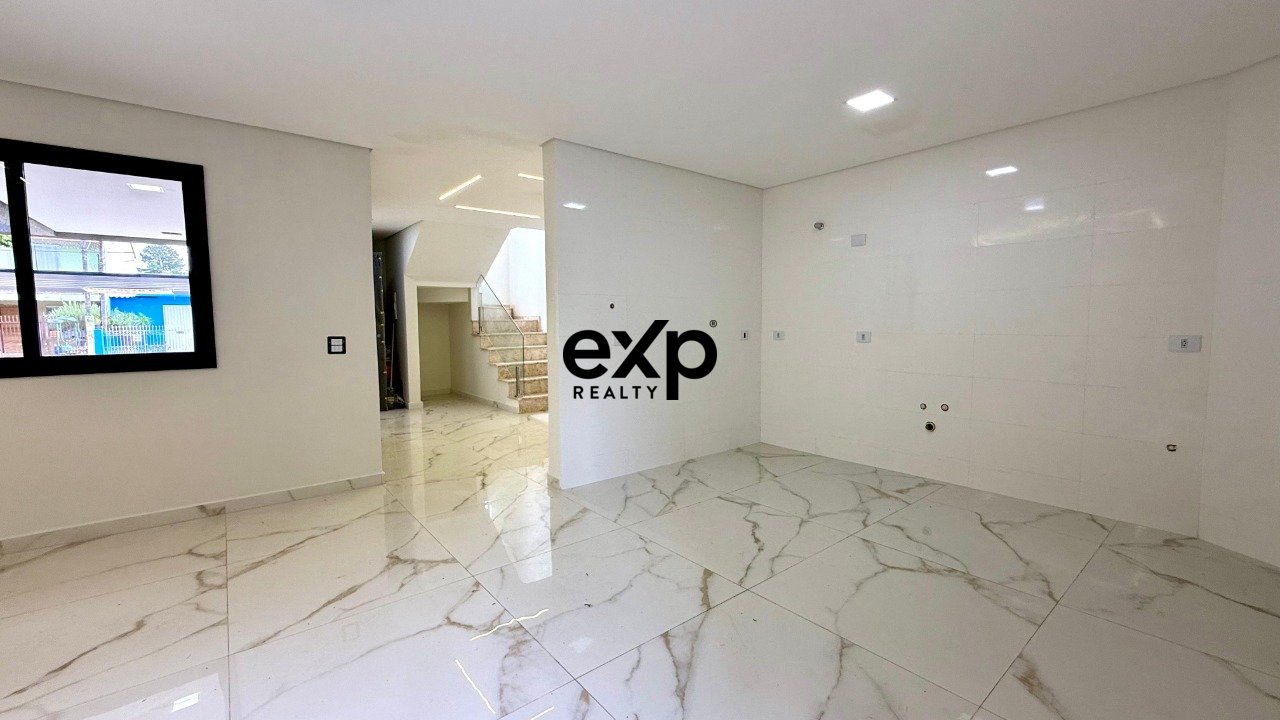 Sobrado à venda em Curitiba, Hugo Gusso 383 Capão Raso Curitiba 81020-730, 141 m²