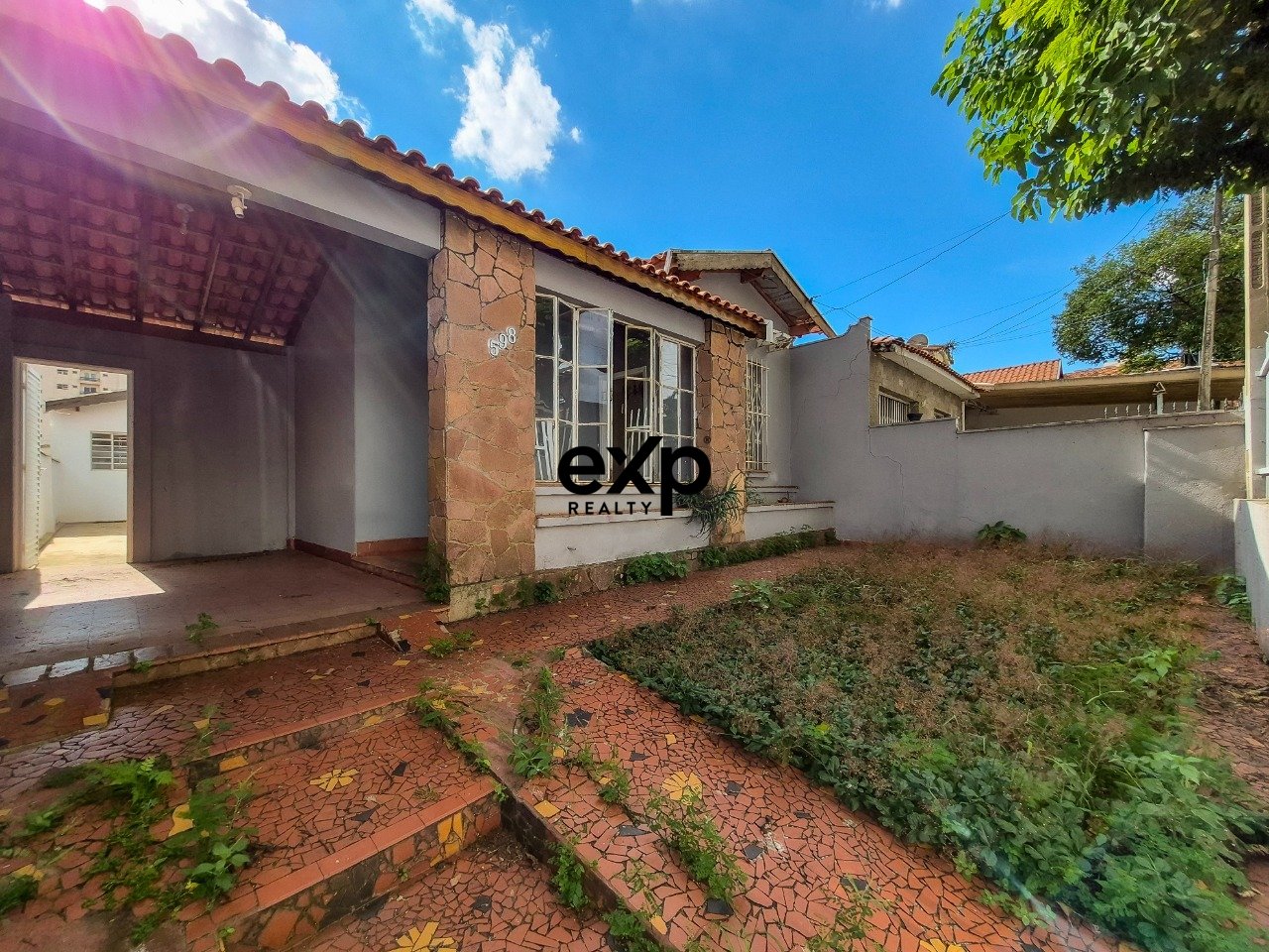 Renovated House in Bairro Alto with Commercial Potential and Spacious Backyard 4