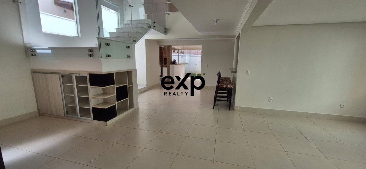 4-Bedroom House | 3 Suites | Gourmet Space | Valinhos | 402m² Plot | Close to Dom Pedro and Anhanguera