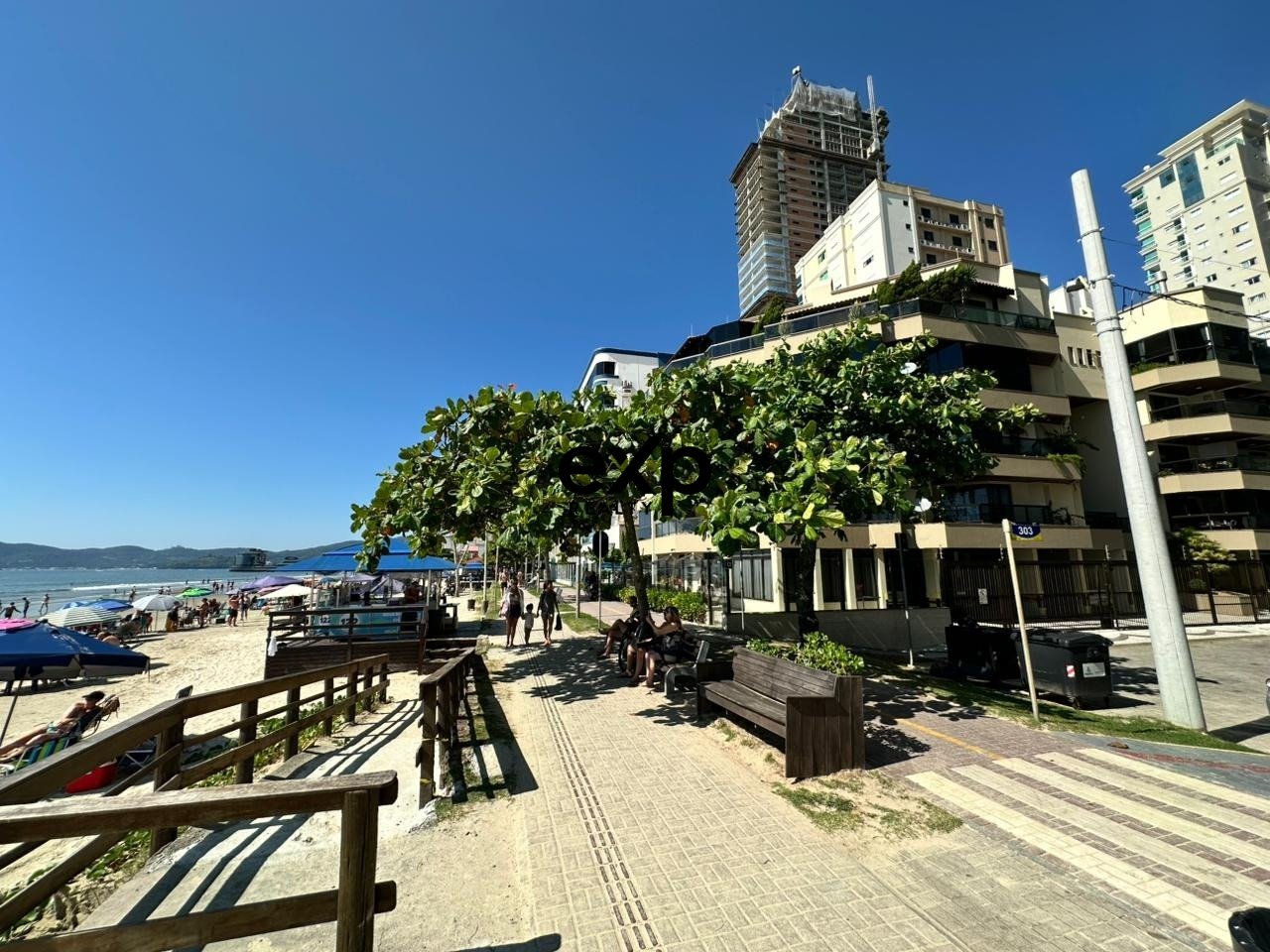 Apartamento à venda - Quadra mar, localização privilegiada próximo ao Hard Rock Cafe e apenas 3 minutos de caminhada da praia.