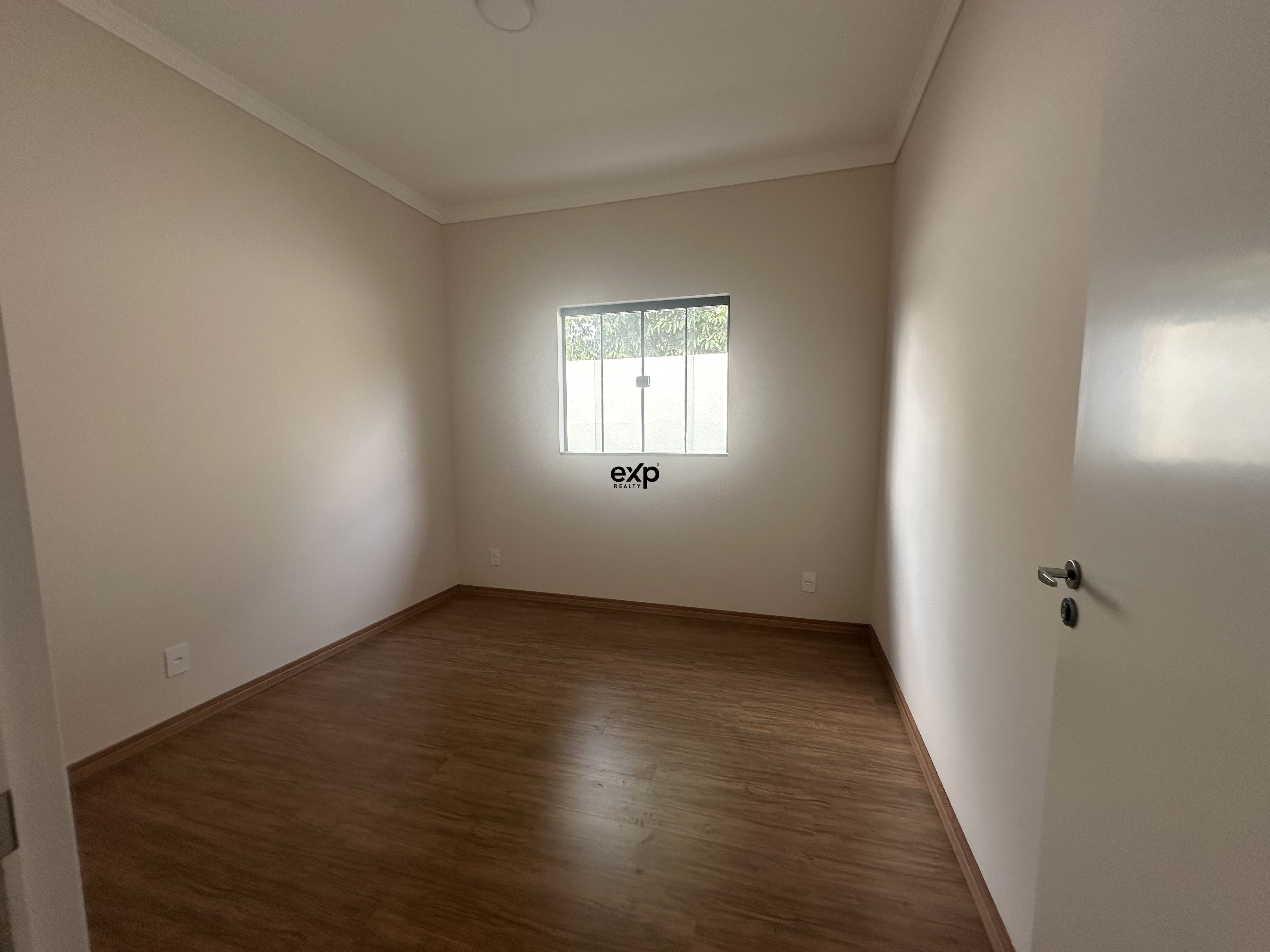 Casa Nova à Venda no Parque dos Pinheiros - Conforto, Segurança e Praticidade